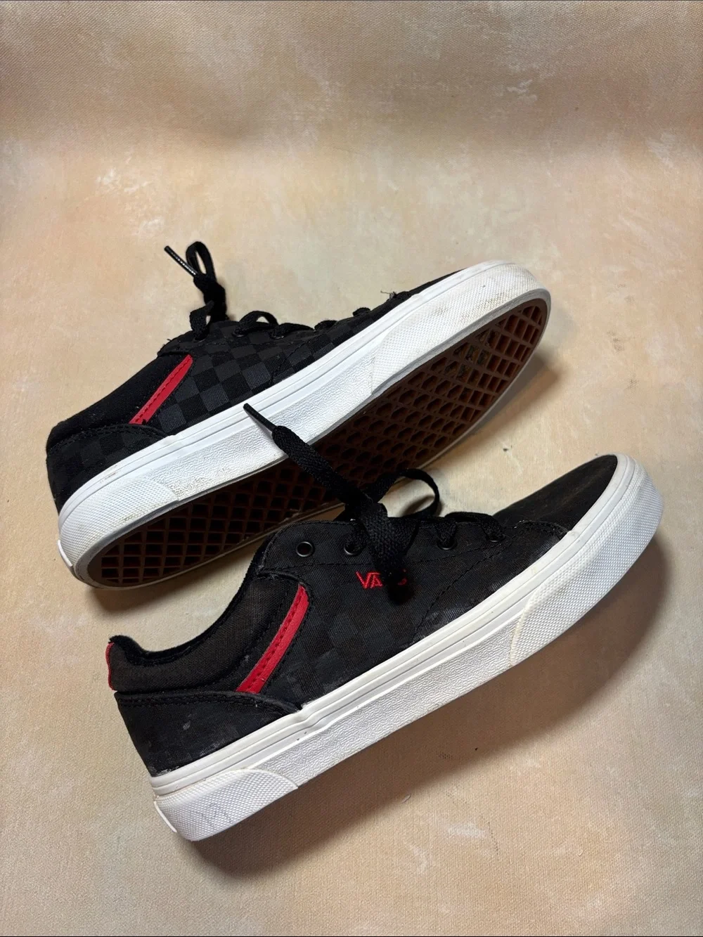 Vans Kids Seldan Black and Red Checkerboard Sneakers, skate shoes, size 4 Youth
